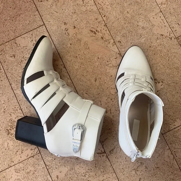 White Heeled Boot - Picture 2 of 5